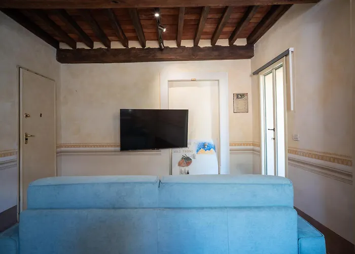 Angolo Sui Tetti A * Pietrasanta